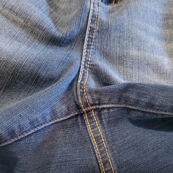 💖Host Pick💖Torrid Crop Jeans - Picture 5 of 9